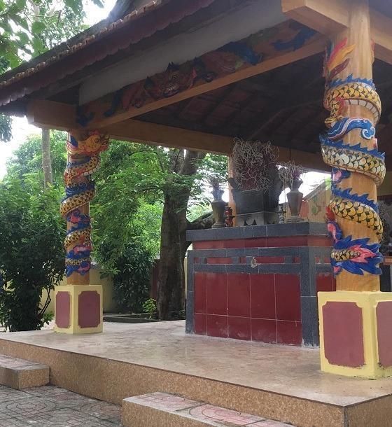 Miếu làng thôn Trung Khánh